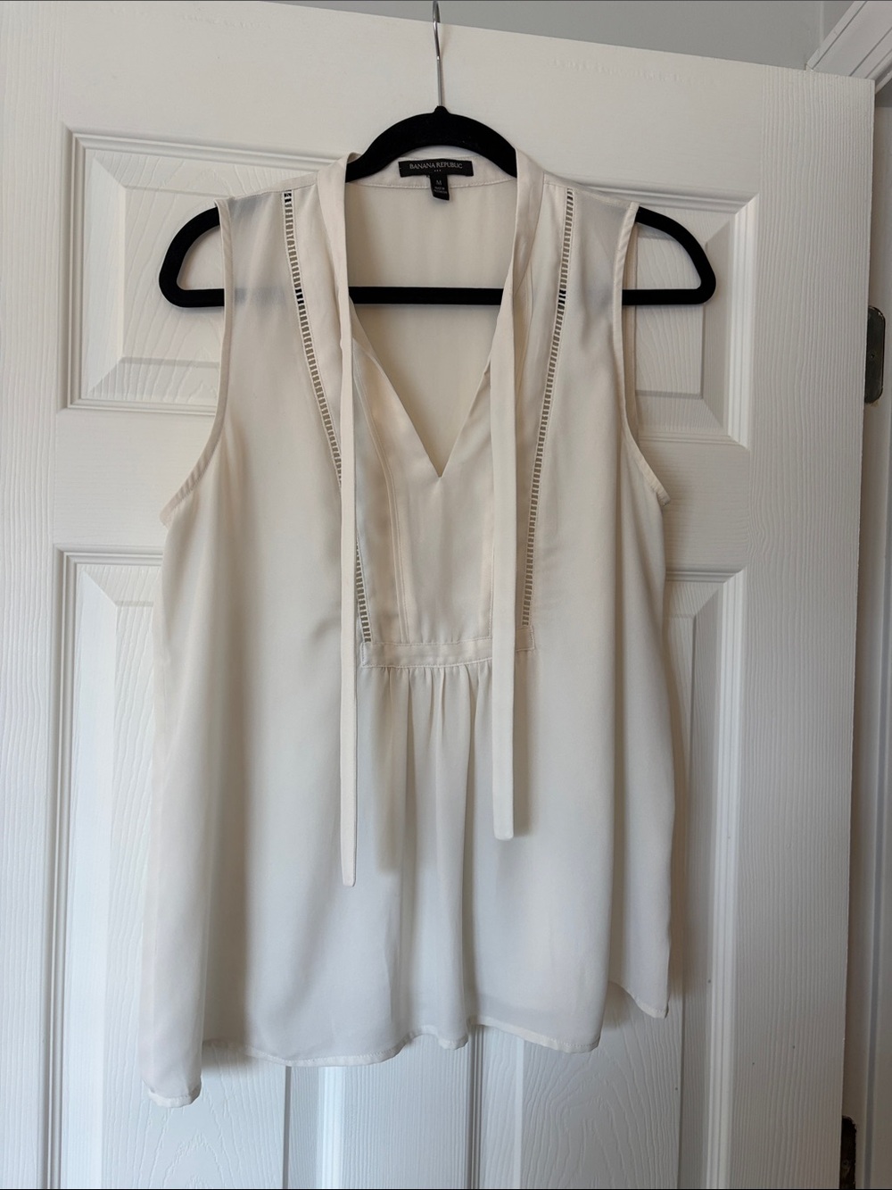 Banana Republic Cream Tie-Front Sleeveless V-Neck Top